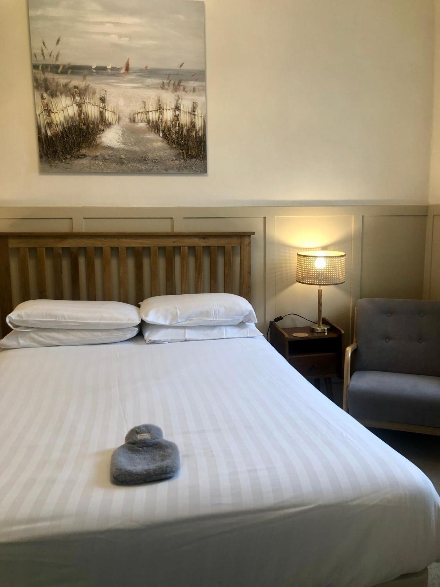 Helmsman Bed & Breakfast 2*
